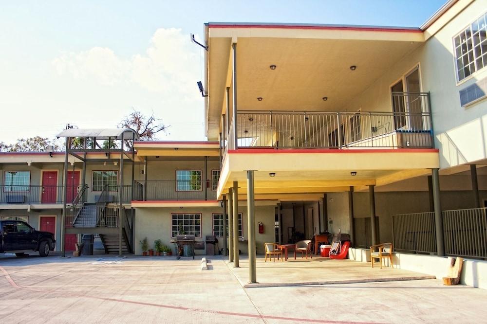 Whispering Palms Inn Del Rio Exterior foto
