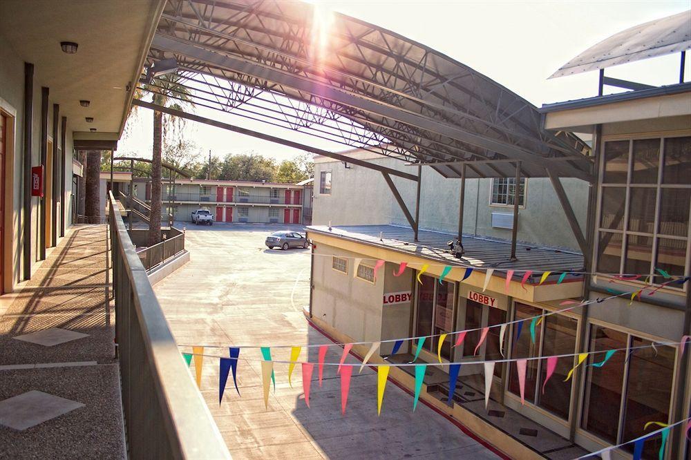 Whispering Palms Inn Del Rio Exterior foto